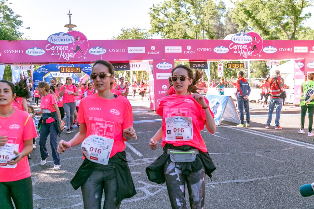 Carrera de la Mujer de Madrid - META, ARCO DERECHO (de 1:02:40 a 1:04:11)
