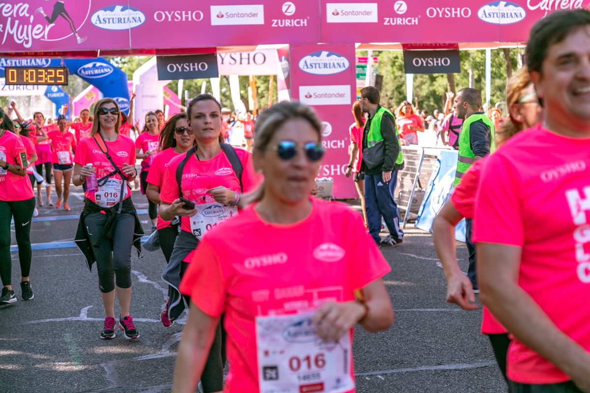 Carrera de la Mujer de Madrid - META, ARCO DERECHO (de 1:02:40 a 1:04:11)