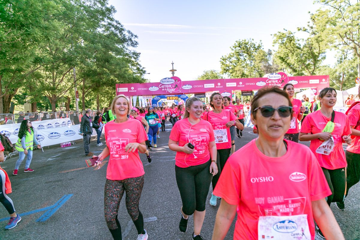 Carrera de la Mujer de Madrid - META, ARCO DERECHO (de 1:02:40 a 1:04:11)