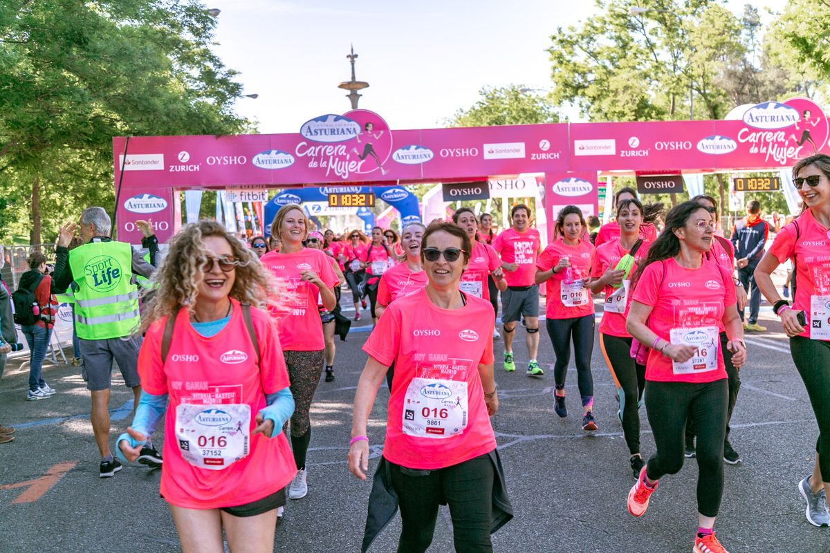 Carrera de la Mujer de Madrid - META, ARCO DERECHO (de 1:02:40 a 1:04:11)