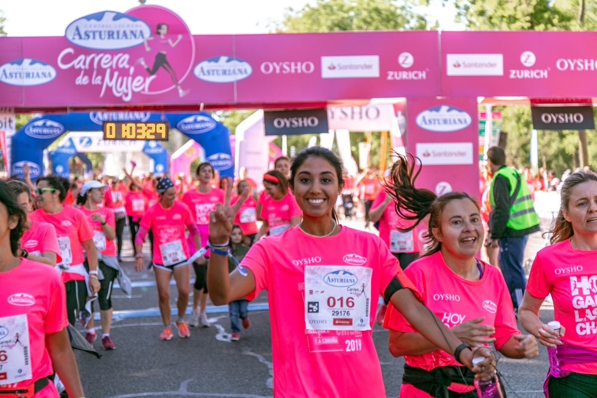 Carrera de la Mujer de Madrid - META, ARCO DERECHO (de 1:02:40 a 1:04:11)