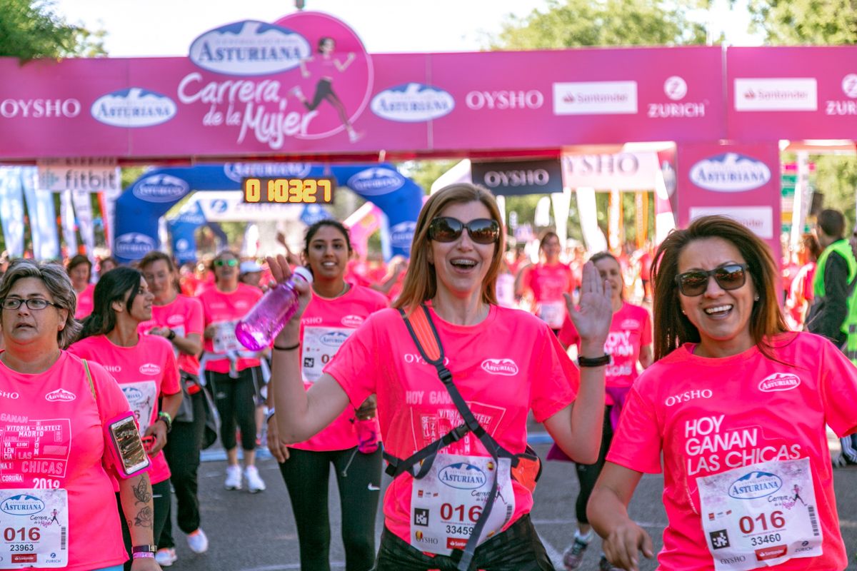 Carrera de la Mujer de Madrid - META, ARCO DERECHO (de 1:02:40 a 1:04:11)