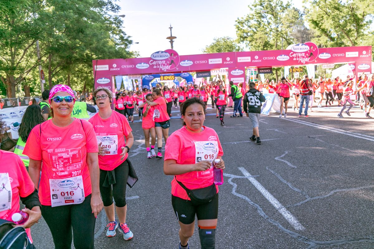 Carrera de la Mujer de Madrid - META, ARCO DERECHO (de 1:04:12 a 1:05:34)