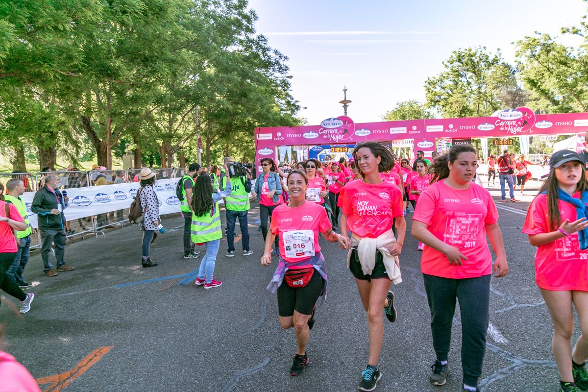 Carrera de la Mujer de Madrid - META, ARCO DERECHO (de 1:04:12 a 1:05:34)