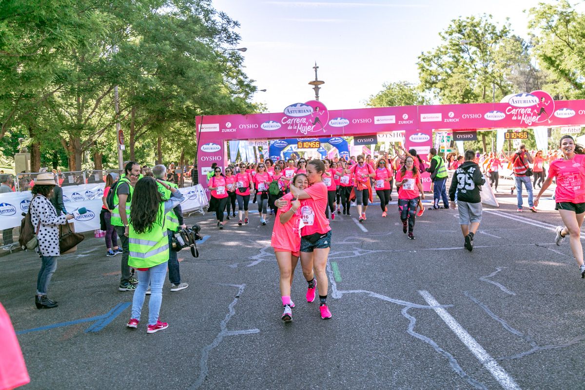 Carrera de la Mujer de Madrid - META, ARCO DERECHO (de 1:04:12 a 1:05:34)