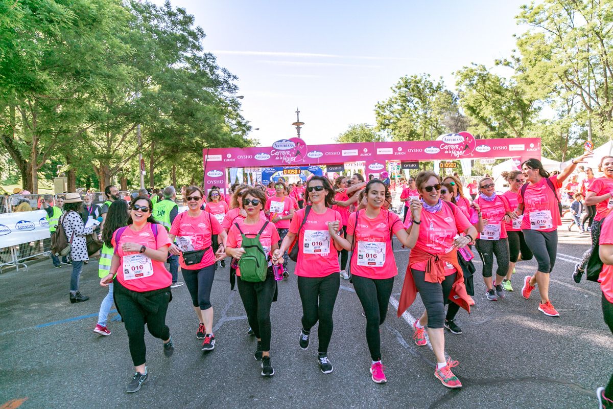 Carrera de la Mujer de Madrid - META, ARCO DERECHO (de 1:04:12 a 1:05:34)