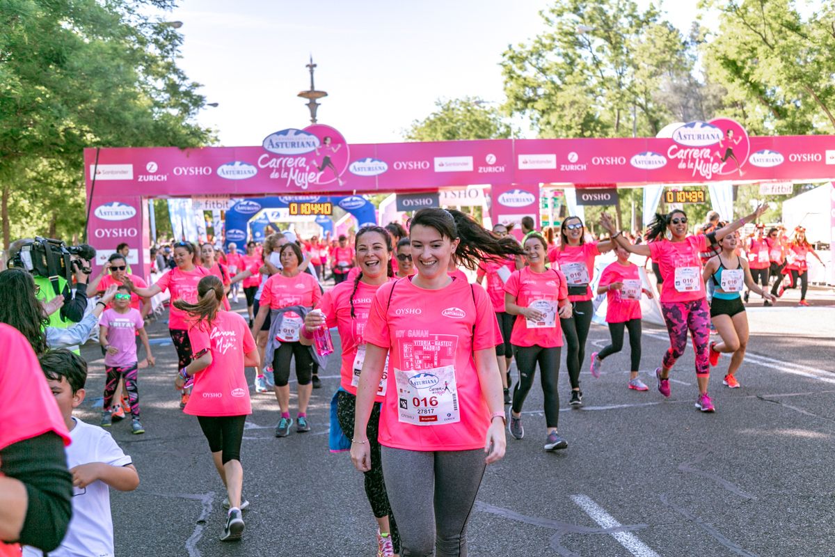 Carrera de la Mujer de Madrid - META, ARCO DERECHO (de 1:04:12 a 1:05:34)