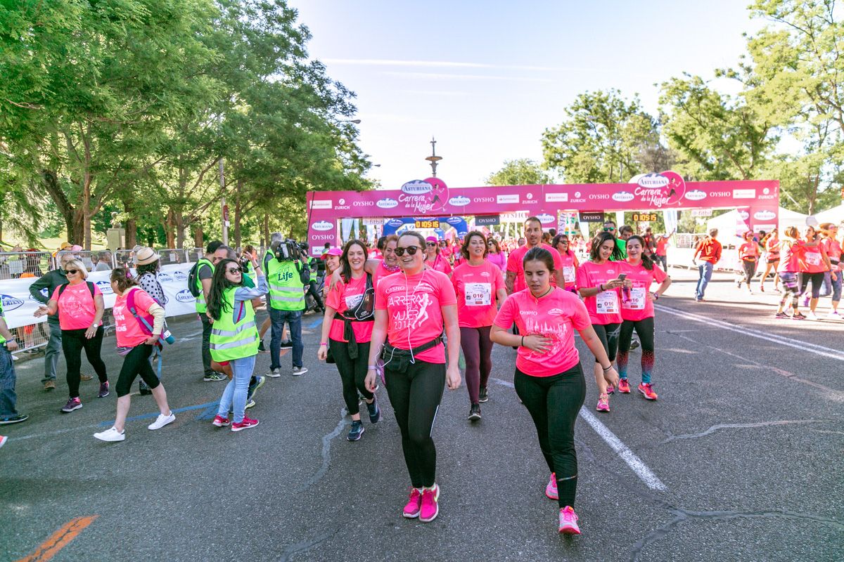 Carrera de la Mujer de Madrid - META, ARCO DERECHO (de 1:04:12 a 1:05:34)