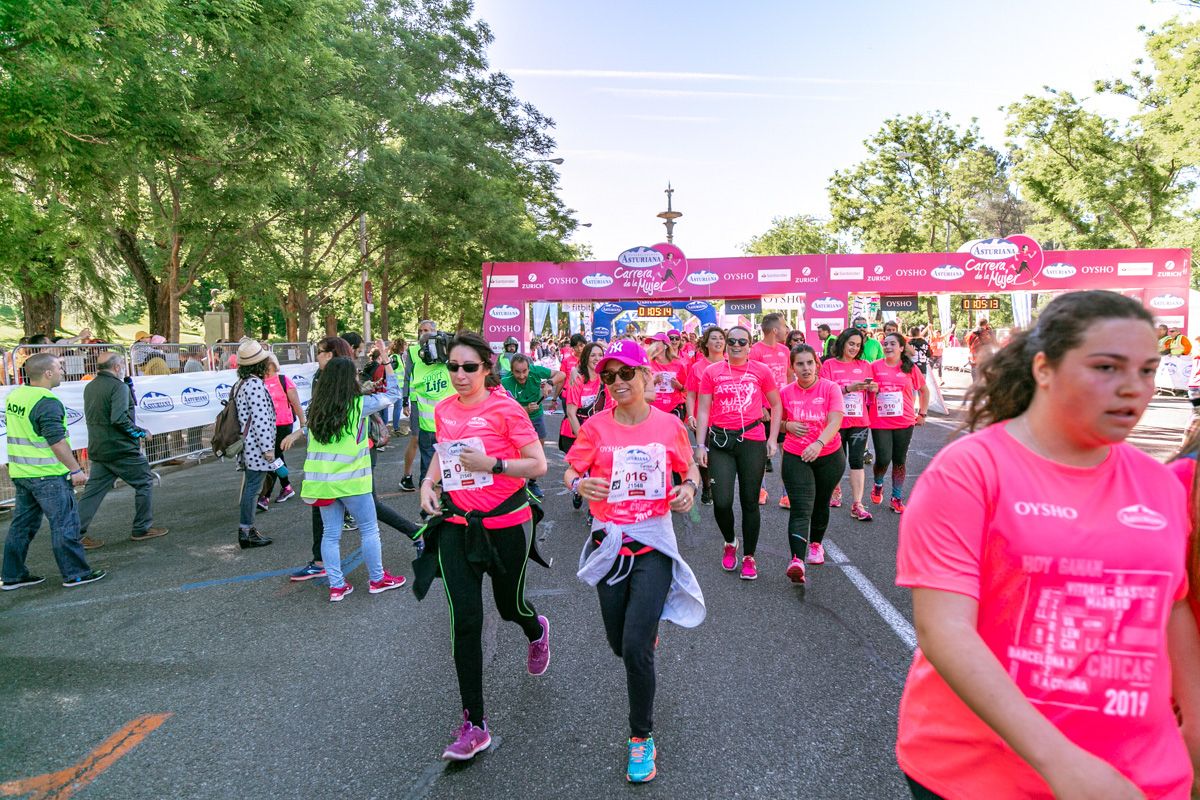 Carrera de la Mujer de Madrid - META, ARCO DERECHO (de 1:04:12 a 1:05:34)