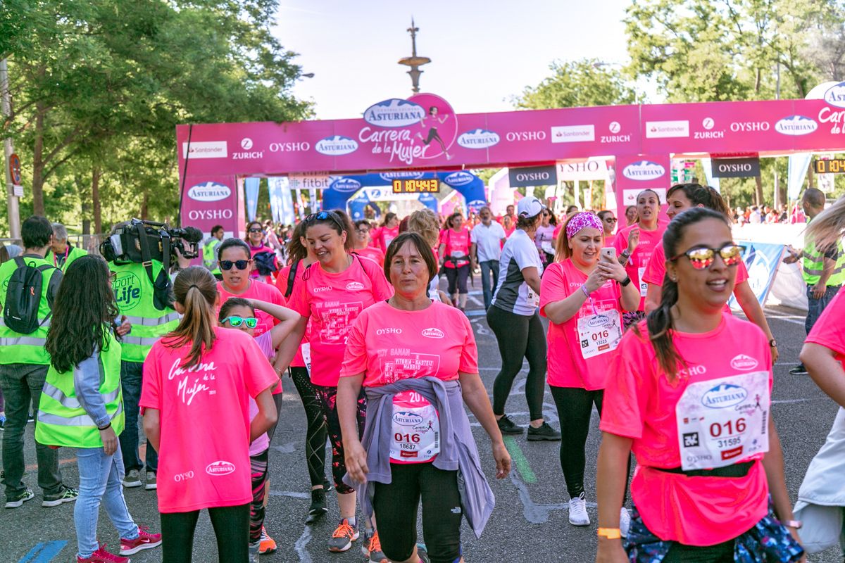 Carrera de la Mujer de Madrid - META, ARCO DERECHO (de 1:04:12 a 1:05:34)