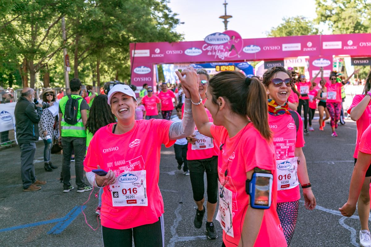 Carrera de la Mujer de Madrid - META, ARCO DERECHO (de 1:04:12 a 1:05:34)