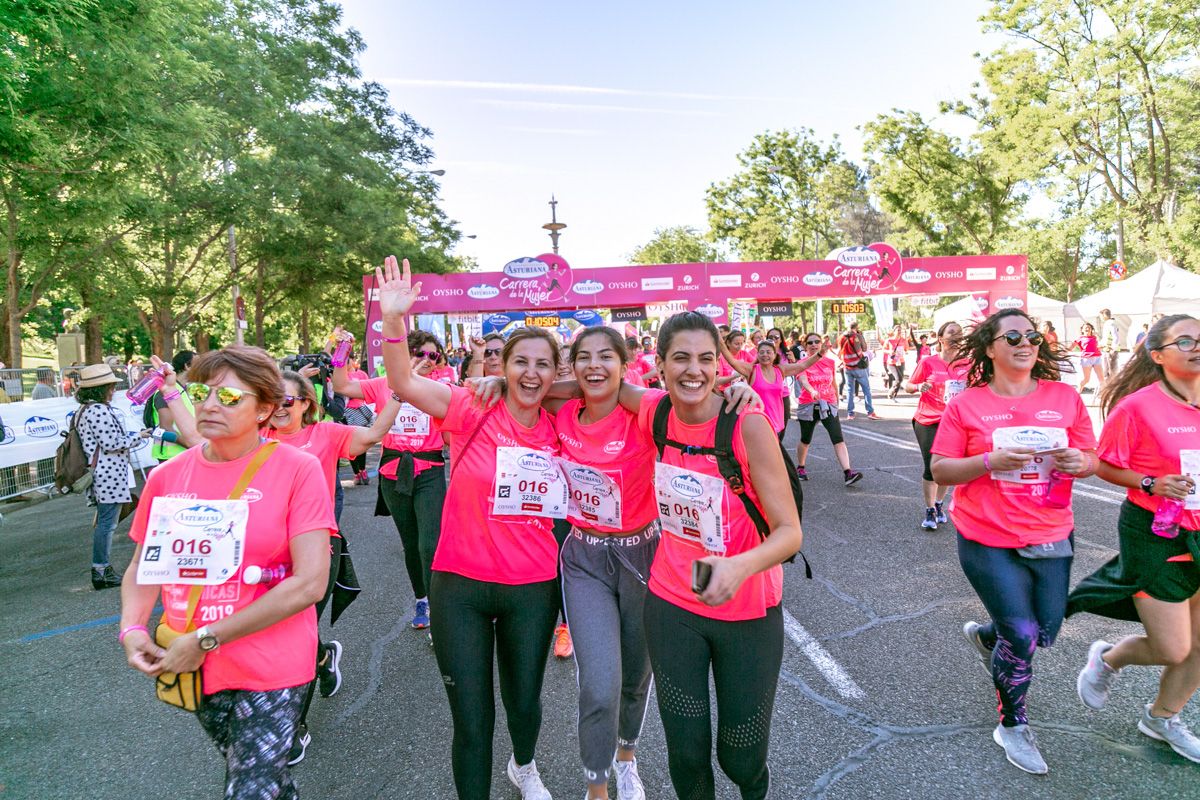 Carrera de la Mujer de Madrid - META, ARCO DERECHO (de 1:04:12 a 1:05:34)