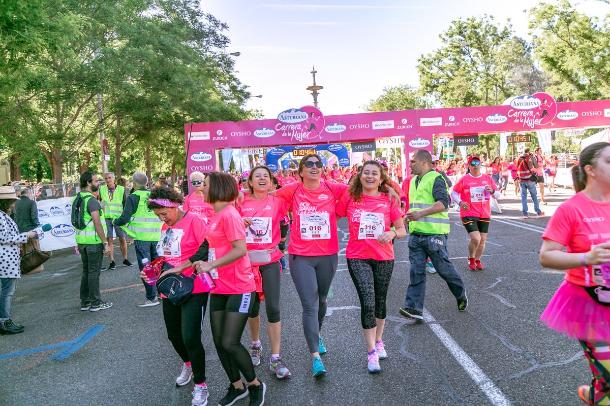 Carrera de la Mujer de Madrid - META, ARCO DERECHO (de 1:04:12 a 1:05:34)