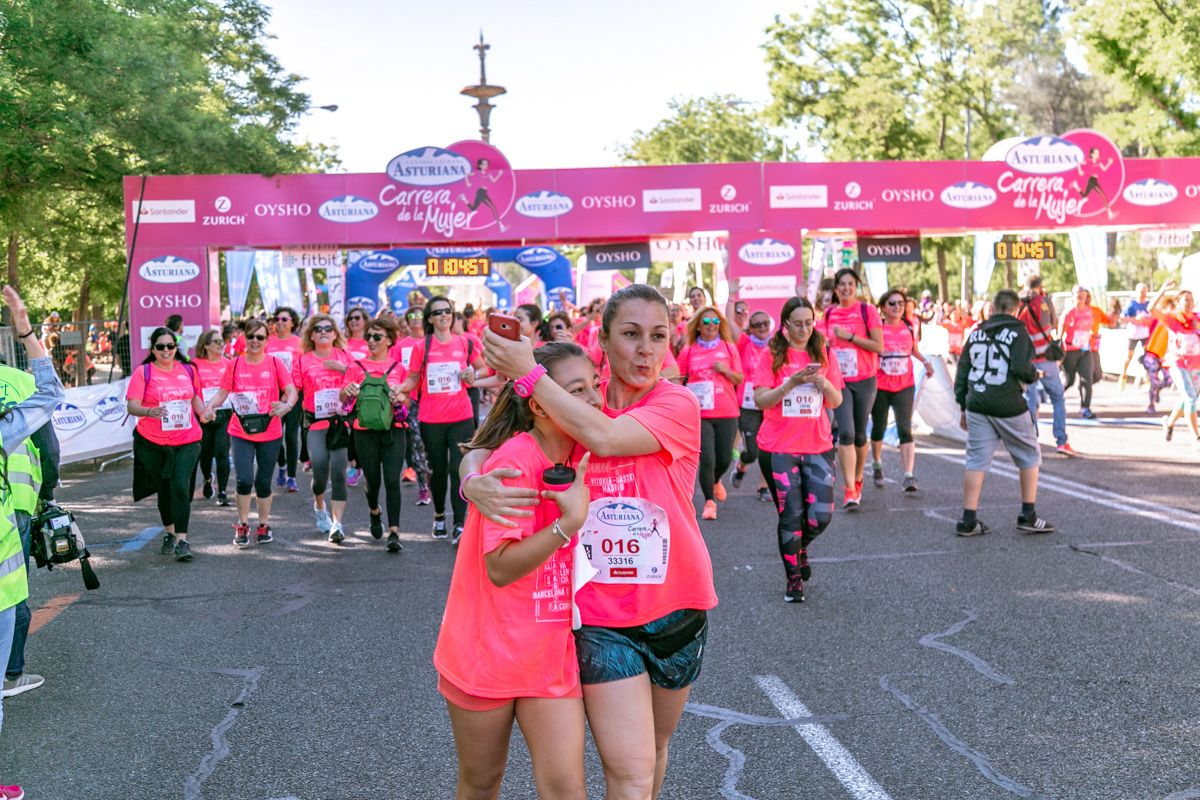Carrera de la Mujer de Madrid - META, ARCO DERECHO (de 1:04:12 a 1:05:34)