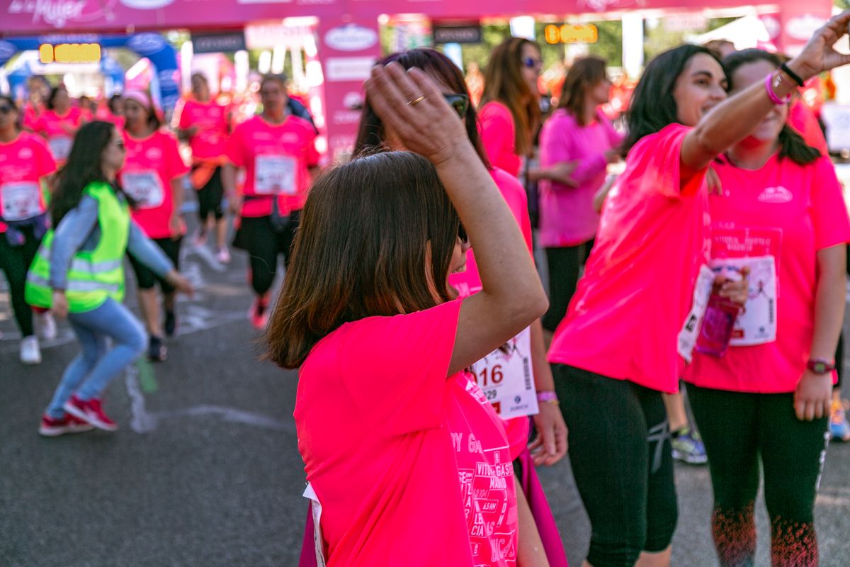 Carrera de la Mujer de Madrid - META, ARCO DERECHO (de 1:04:12 a 1:05:34)