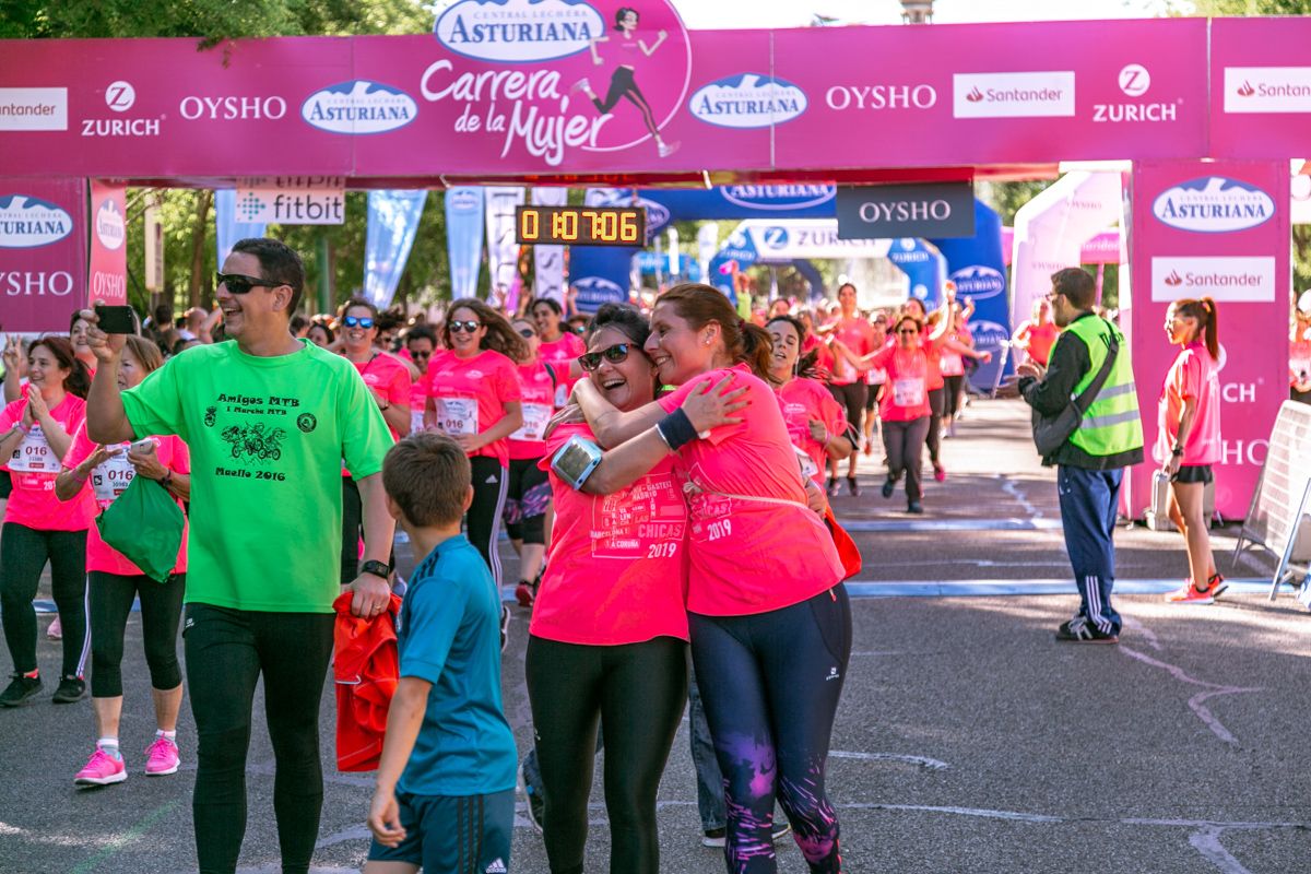 Carrera de la Mujer de Madrid - META, ARCO DERECHO (de 1:05:47 a 1:07:15)