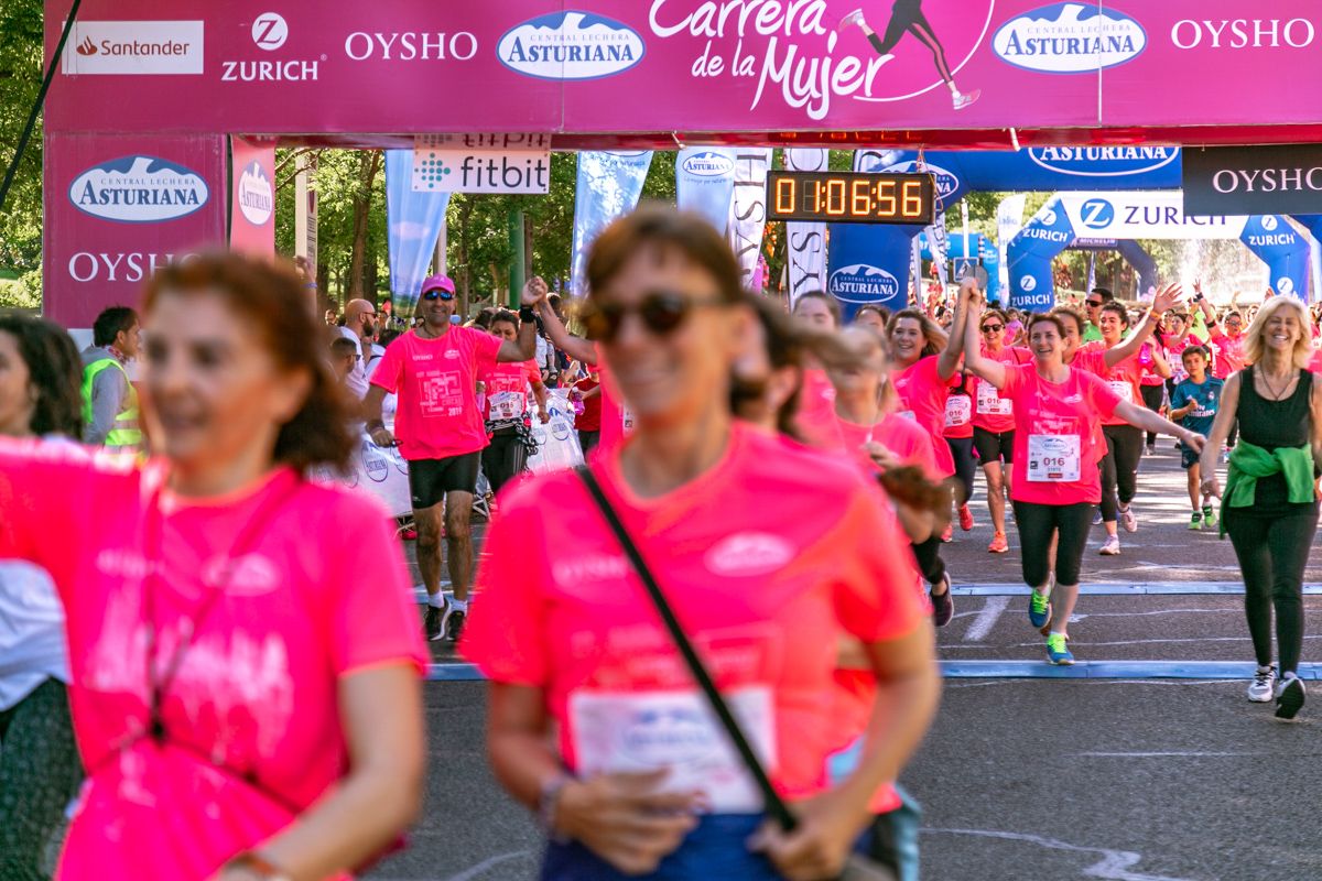 Carrera de la Mujer de Madrid - META, ARCO DERECHO (de 1:05:47 a 1:07:15)