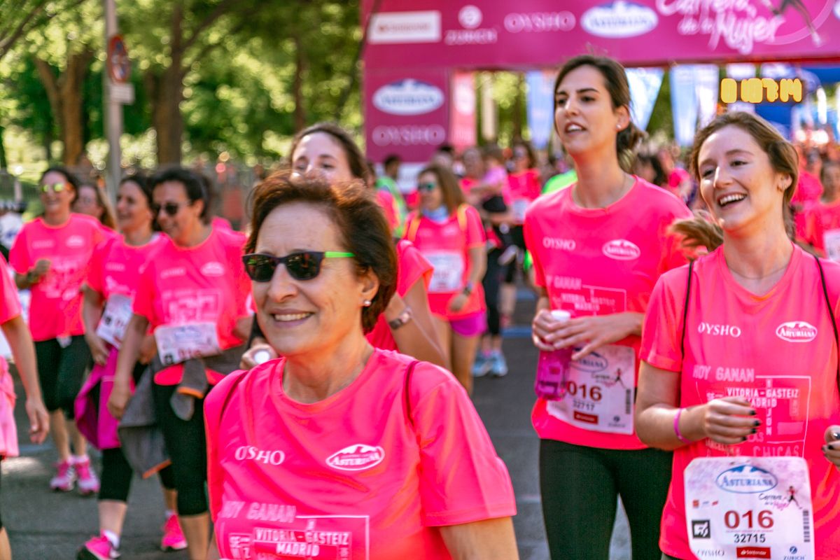 Carrera de la Mujer de Madrid - META, ARCO DERECHO (de 1:05:47 a 1:07:15)