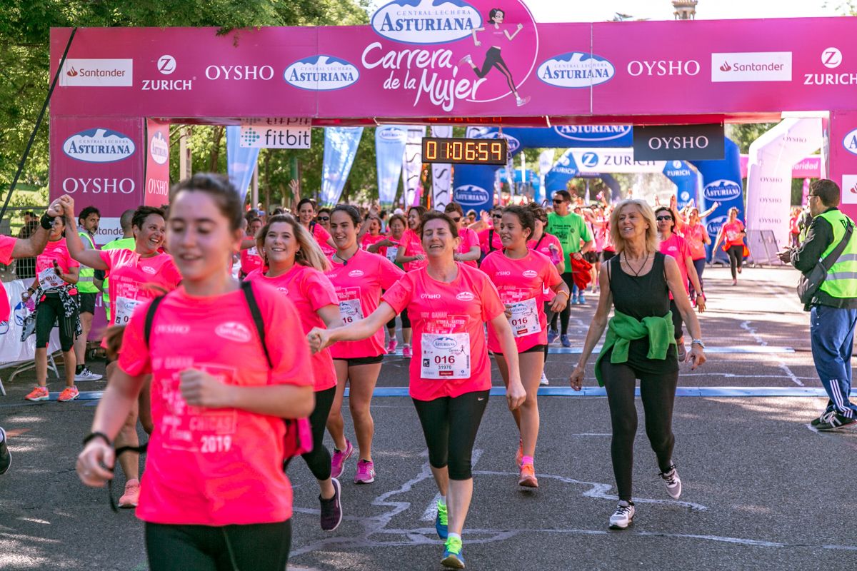 Carrera de la Mujer de Madrid - META, ARCO DERECHO (de 1:05:47 a 1:07:15)