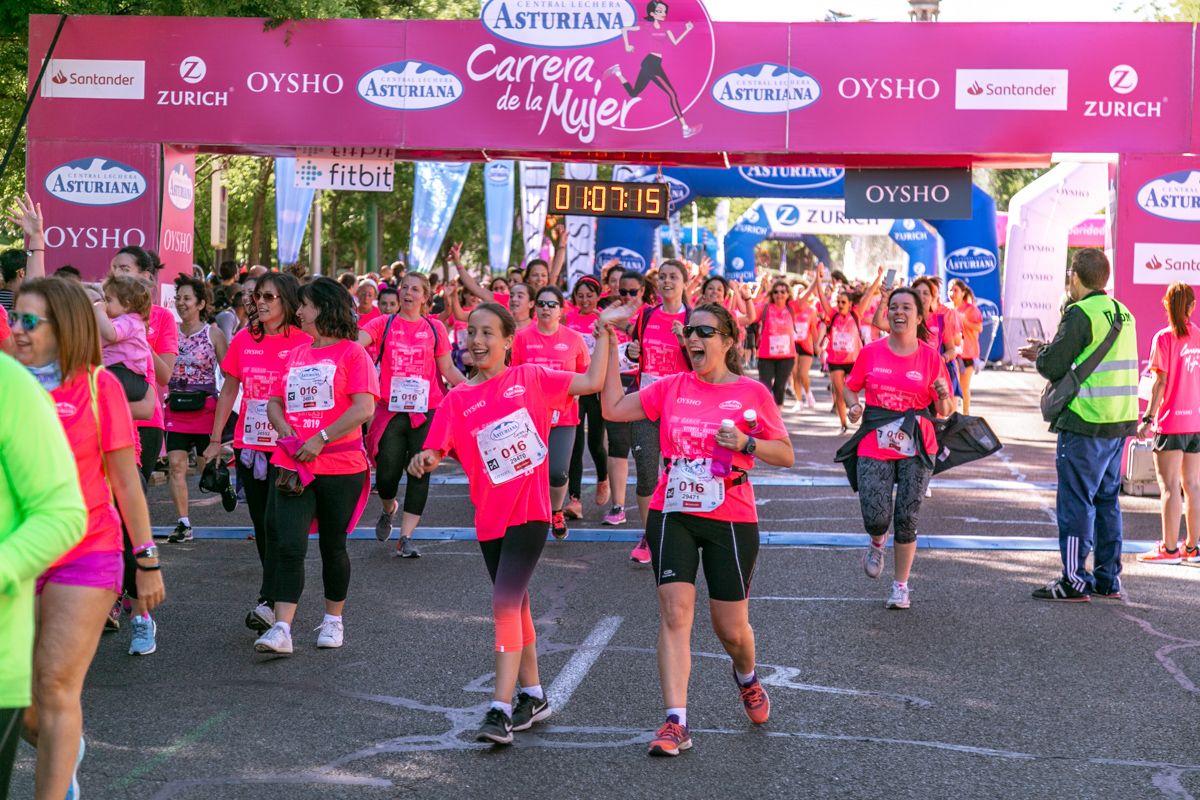 Carrera de la Mujer de Madrid - META, ARCO DERECHO (de 1:05:47 a 1:07:15)