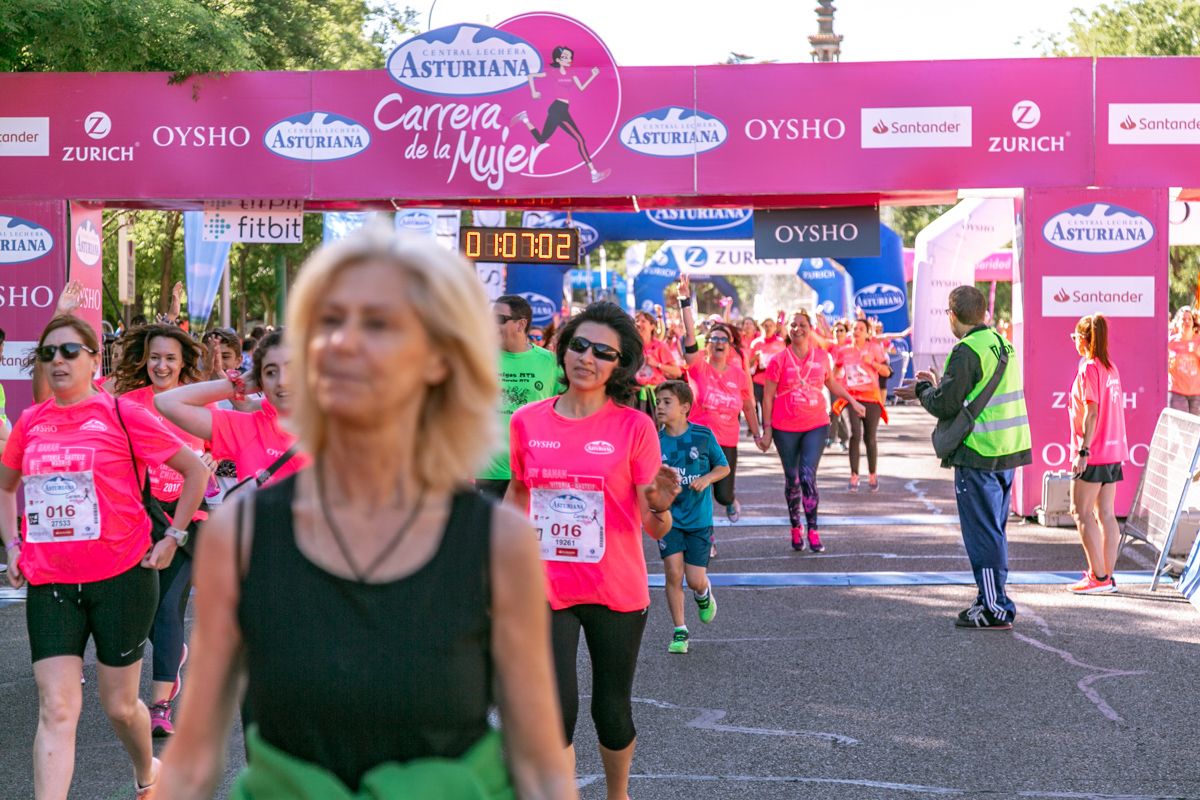 Carrera de la Mujer de Madrid - META, ARCO DERECHO (de 1:05:47 a 1:07:15)