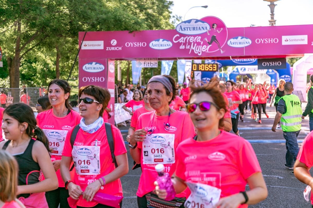 Carrera de la Mujer de Madrid - META, ARCO DERECHO (de 1:05:47 a 1:07:15)