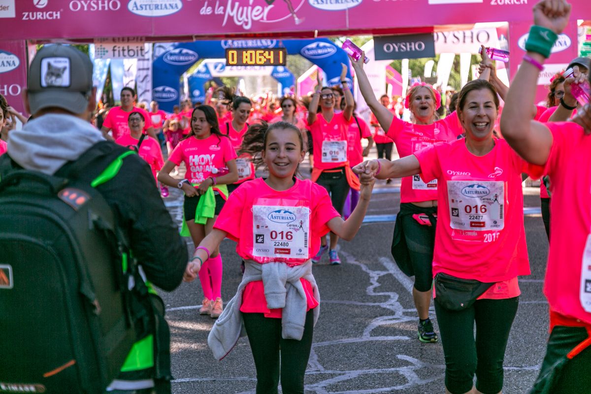 Carrera de la Mujer de Madrid - META, ARCO DERECHO (de 1:05:47 a 1:07:15)