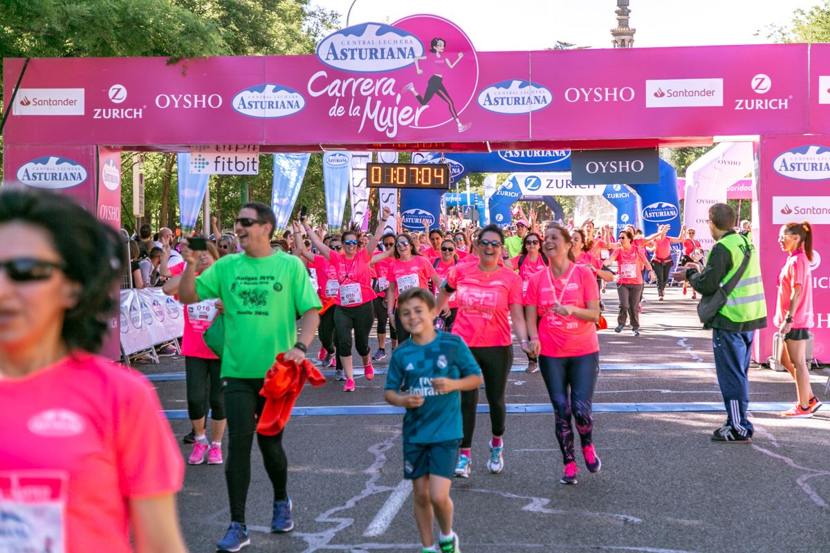 Carrera de la Mujer de Madrid - META, ARCO DERECHO (de 1:05:47 a 1:07:15)