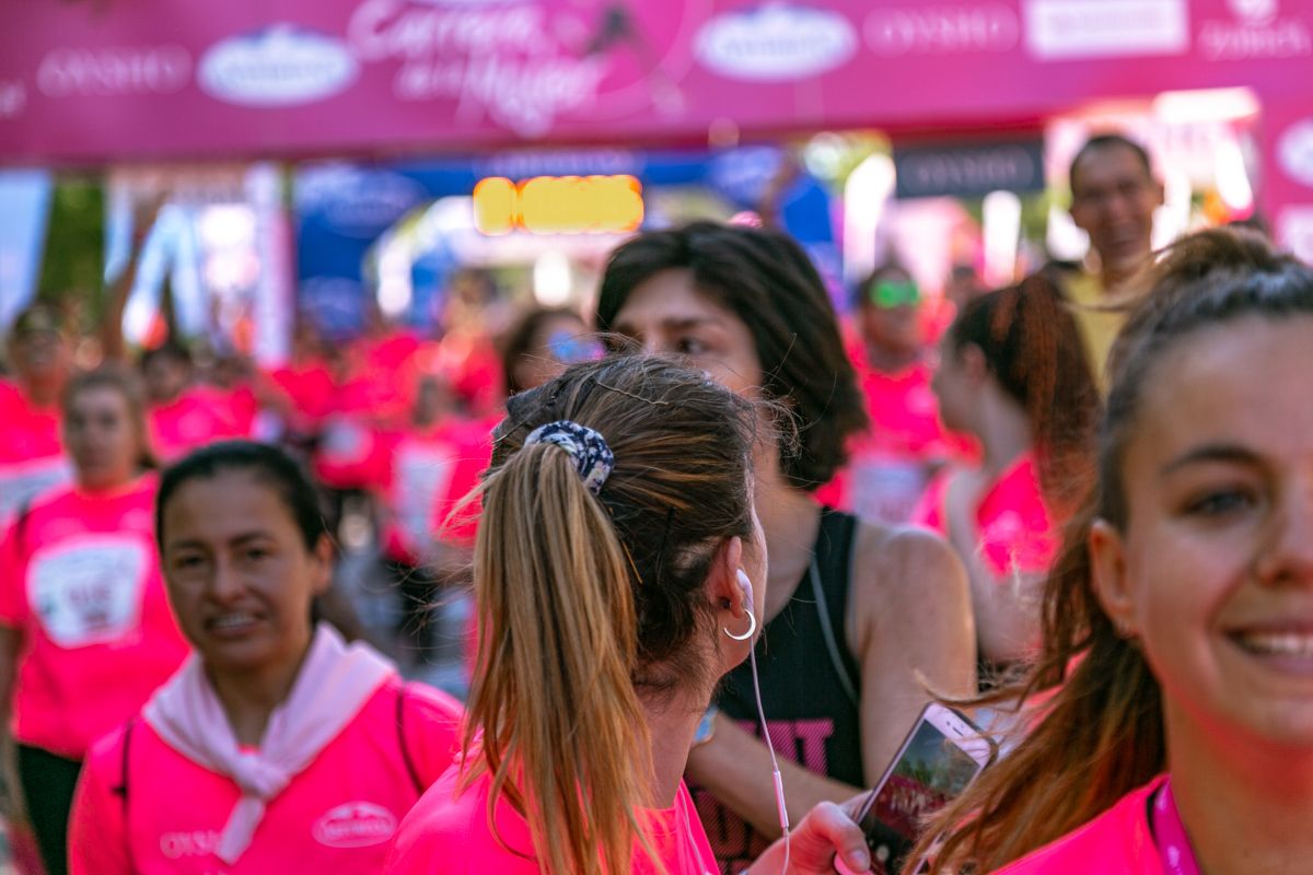 Carrera de la Mujer de Madrid - META, ARCO DERECHO (de 1:05:47 a 1:07:15)