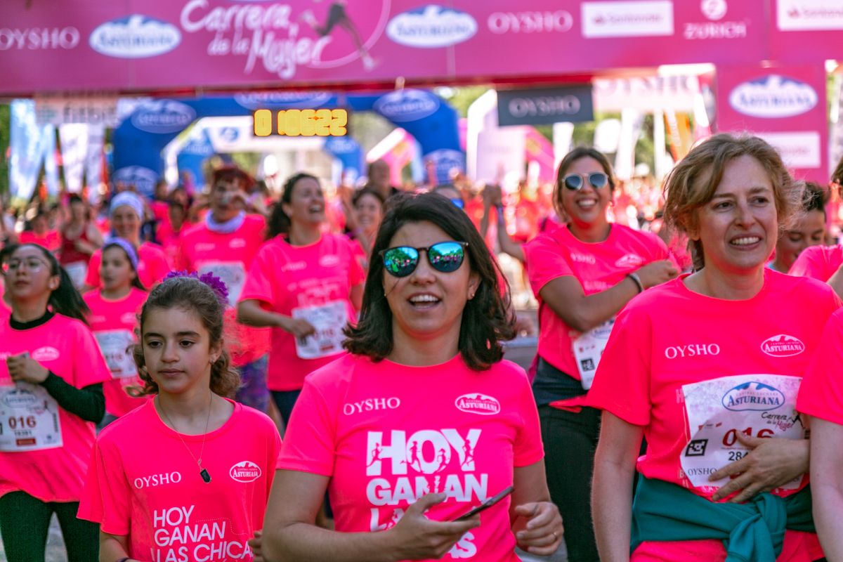 Carrera de la Mujer de Madrid - META, ARCO DERECHO (de 1:05:47 a 1:07:15)