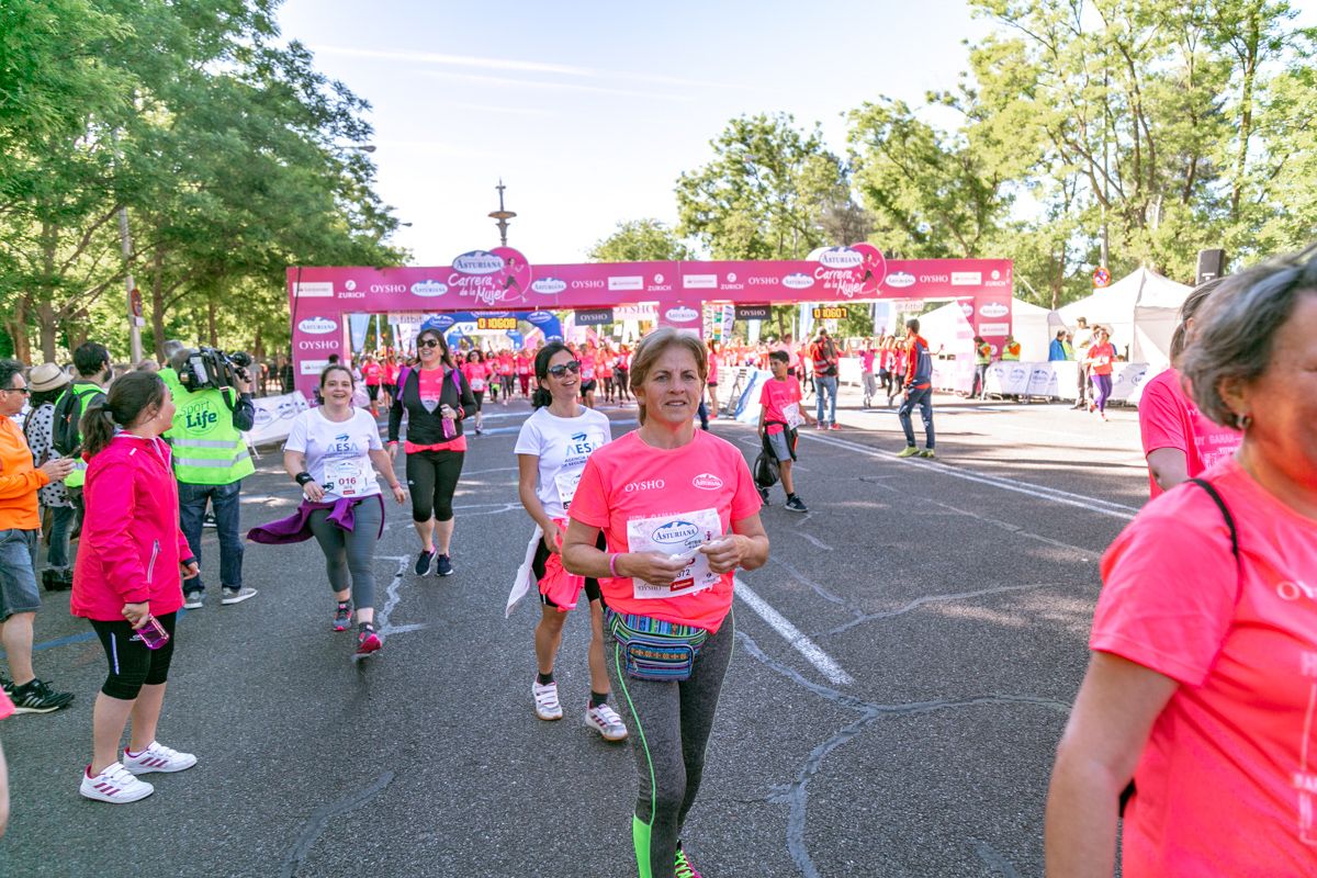 Carrera de la Mujer de Madrid - META, ARCO DERECHO (de 1:05:47 a 1:07:15)