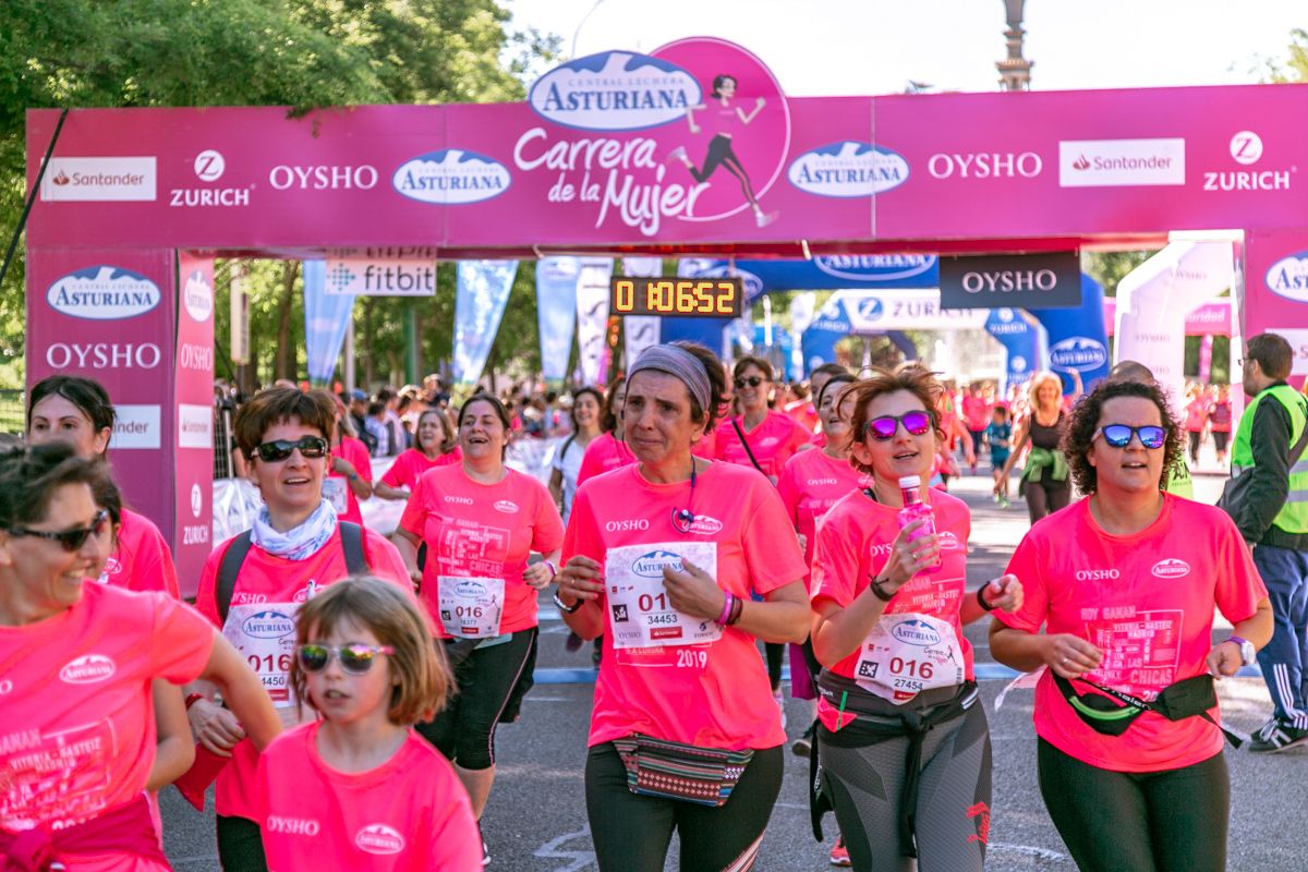 Carrera de la Mujer de Madrid - META, ARCO DERECHO (de 1:05:47 a 1:07:15)