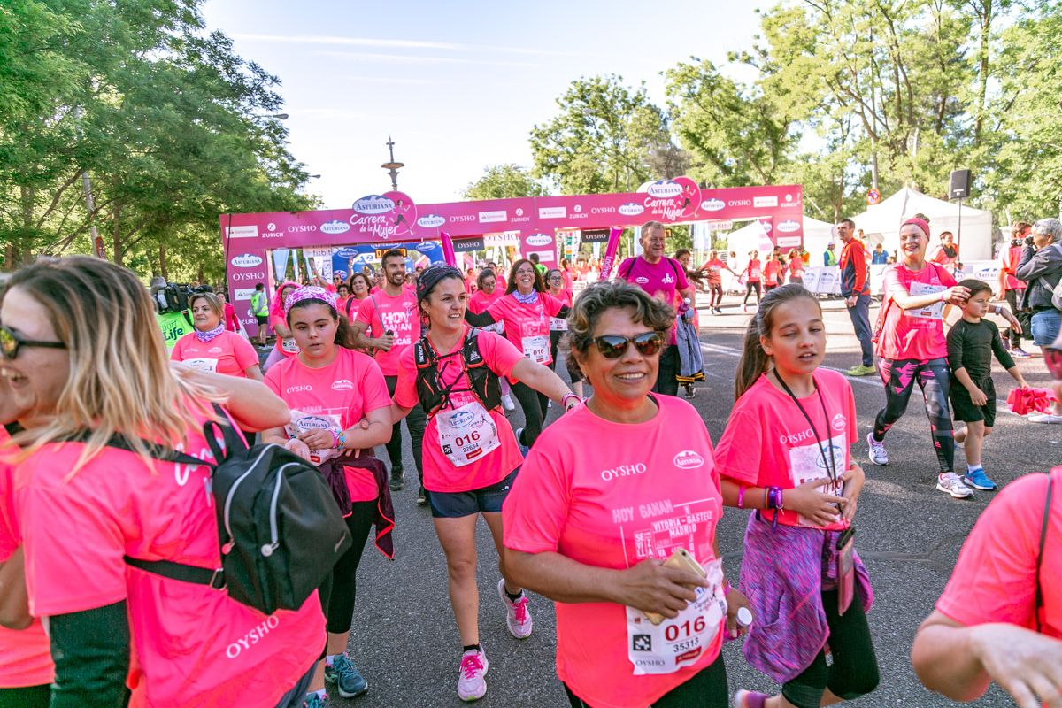 Carrera de la Mujer de Madrid - META, ARCO DERECHO (de 1:05:47 a 1:07:15)