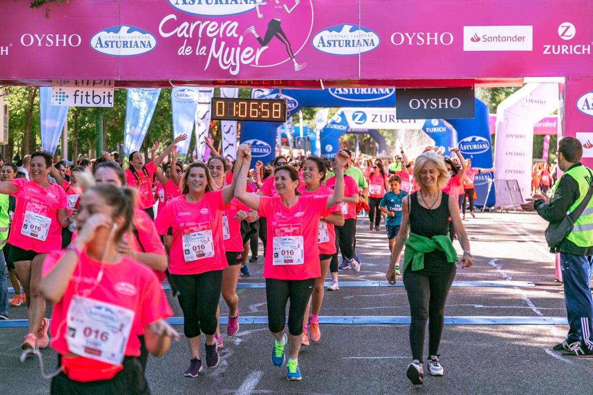 Carrera de la Mujer de Madrid - META, ARCO DERECHO (de 1:05:47 a 1:07:15)