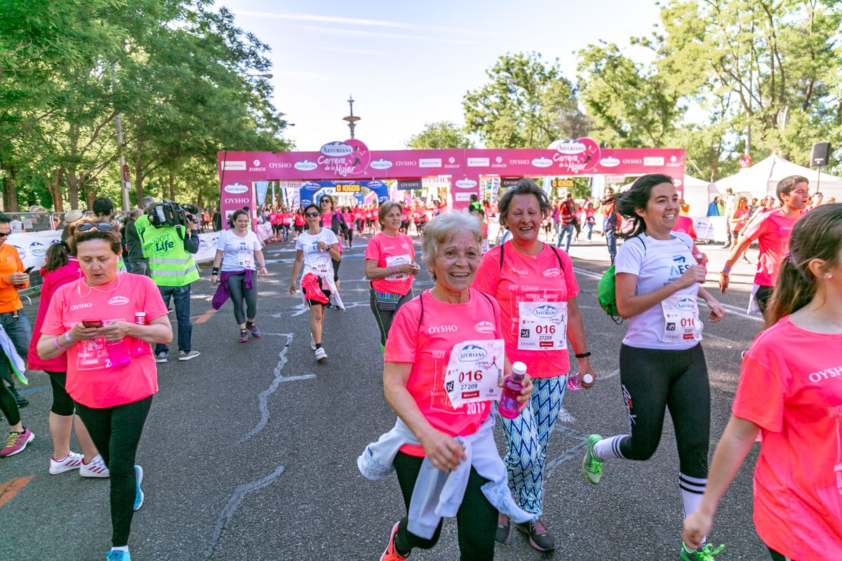 Carrera de la Mujer de Madrid - META, ARCO DERECHO (de 1:05:47 a 1:07:15)