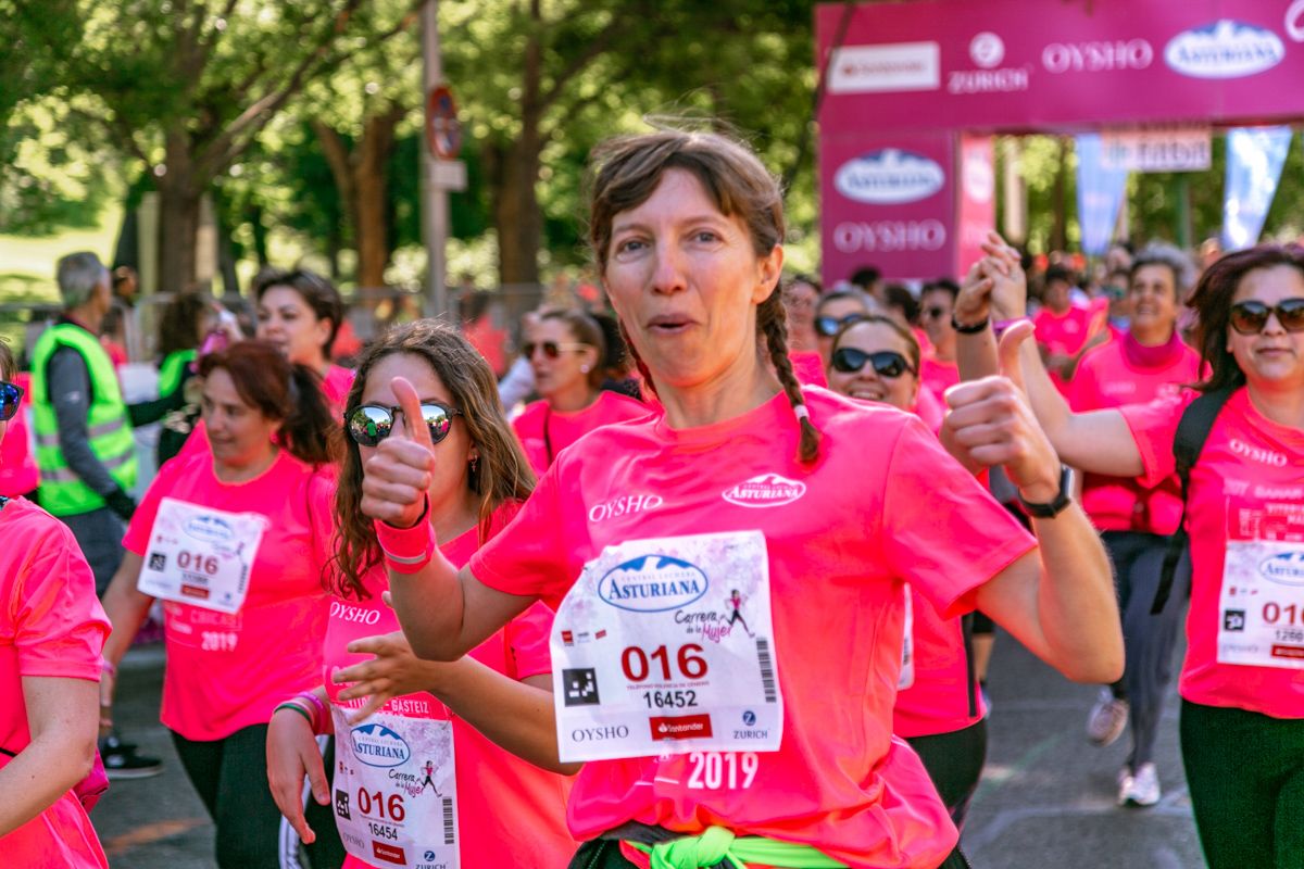 Carrera de la Mujer de Madrid - META, ARCO DERECHO (de 1:05:47 a 1:07:15)