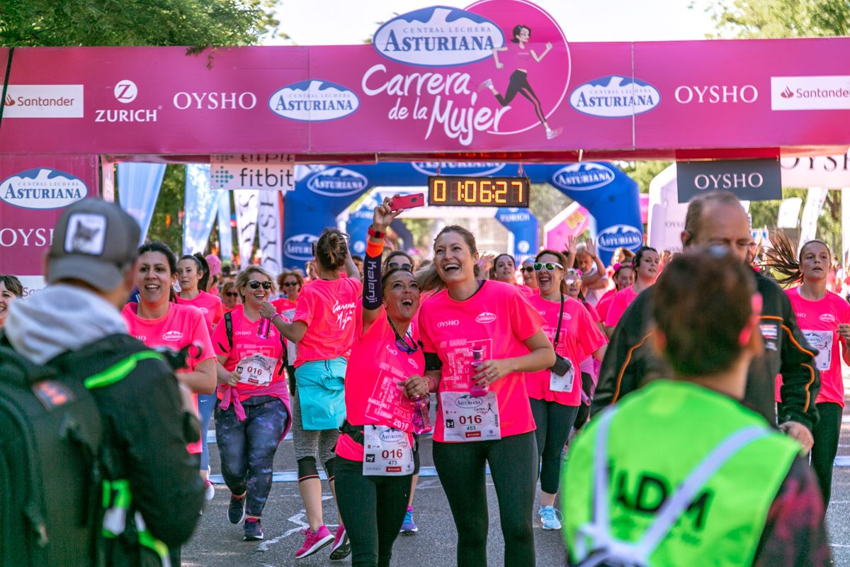 Carrera de la Mujer de Madrid - META, ARCO DERECHO (de 1:05:47 a 1:07:15)