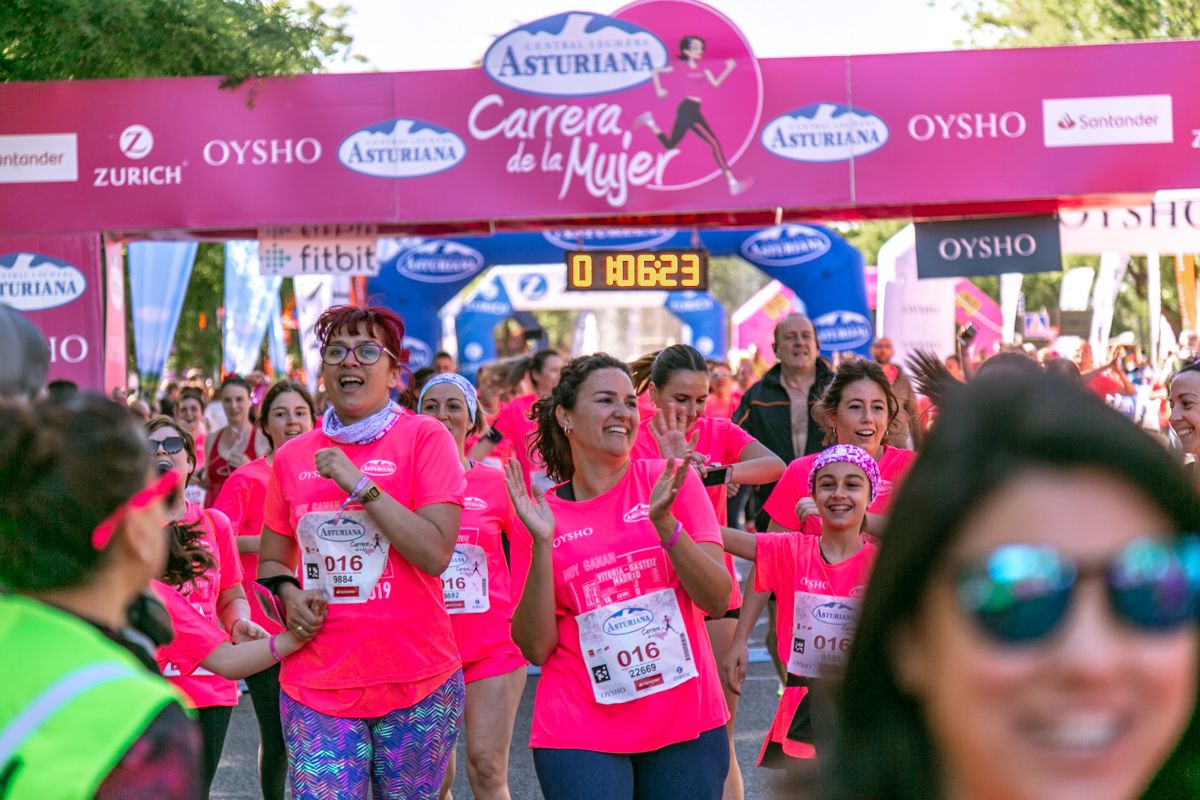 Carrera de la Mujer de Madrid - META, ARCO DERECHO (de 1:05:47 a 1:07:15)