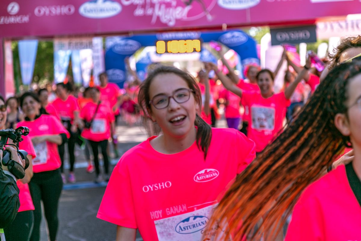 Carrera de la Mujer de Madrid - META, ARCO DERECHO (de 1:05:47 a 1:07:15)