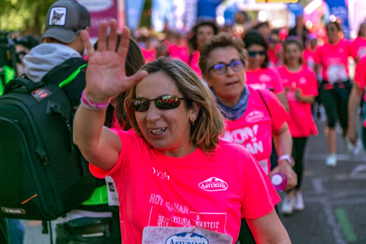 Carrera de la Mujer de Madrid - META, ARCO DERECHO (de 1:05:47 a 1:07:15)