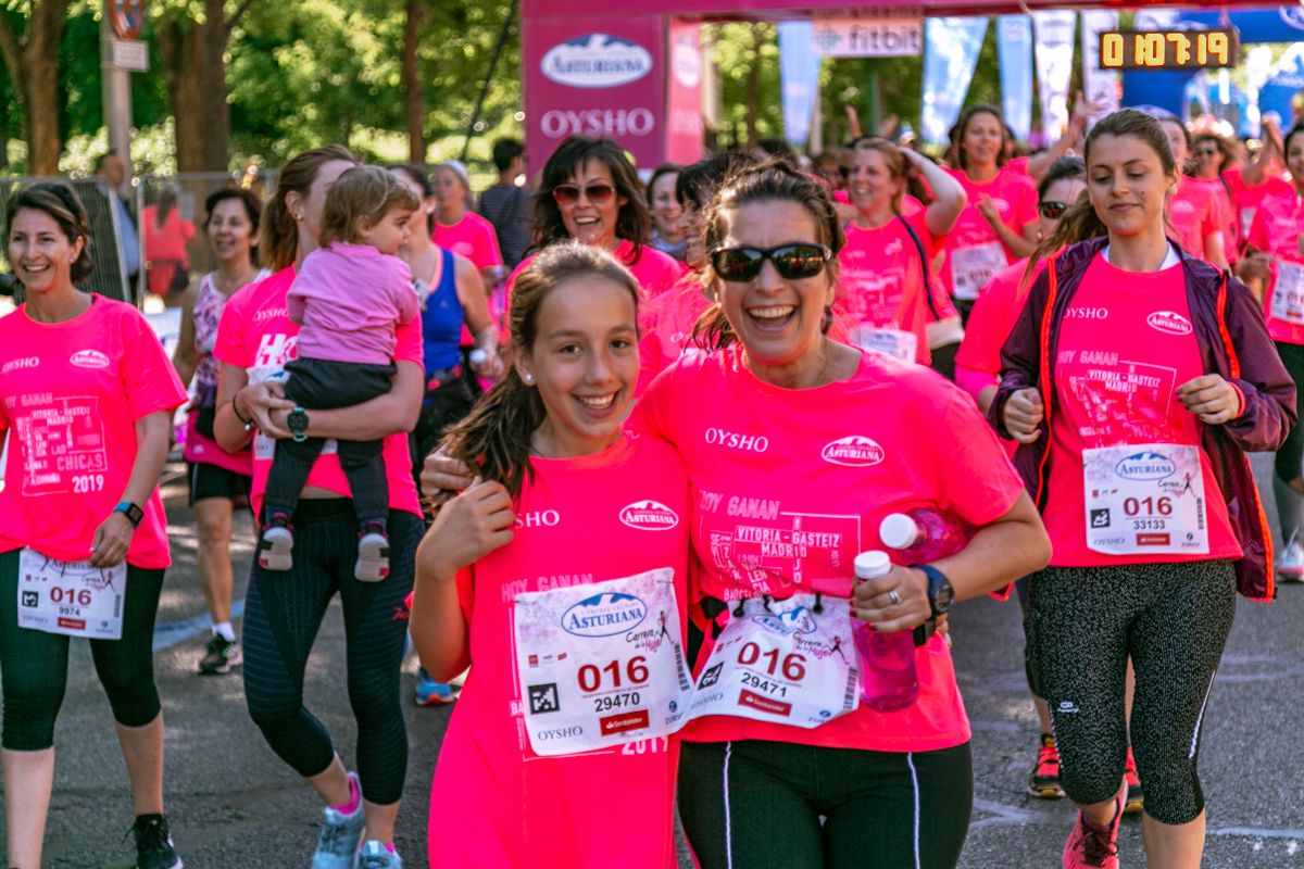 Carrera de la Mujer de Madrid - META, ARCO DERECHO (de 1:07:19 a 1:08:30)