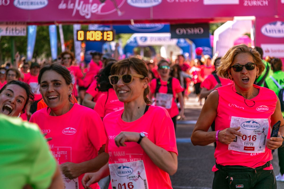 Carrera de la Mujer de Madrid - META, ARCO DERECHO (de 1:07:19 a 1:08:30)