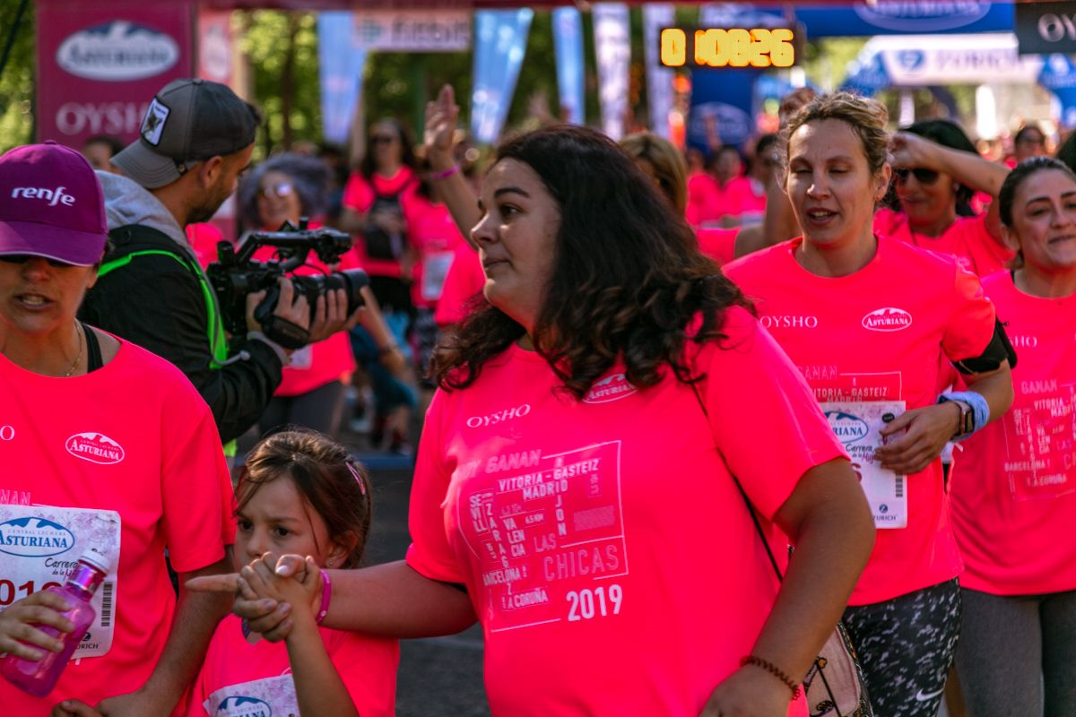 Carrera de la Mujer de Madrid - META, ARCO DERECHO (de 1:07:19 a 1:08:30)