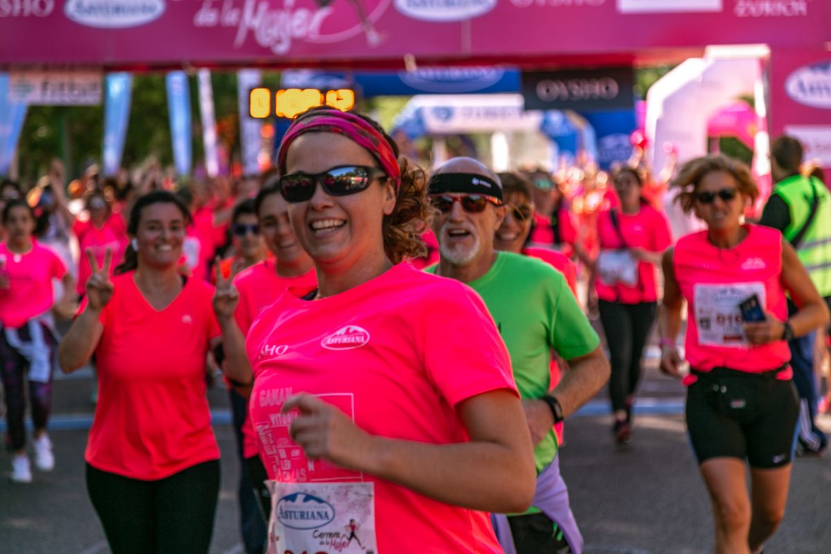 Carrera de la Mujer de Madrid - META, ARCO DERECHO (de 1:07:19 a 1:08:30)