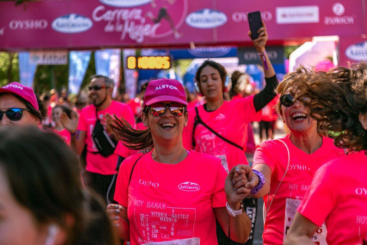 Carrera de la Mujer de Madrid - META, ARCO DERECHO (de 1:07:19 a 1:08:30)