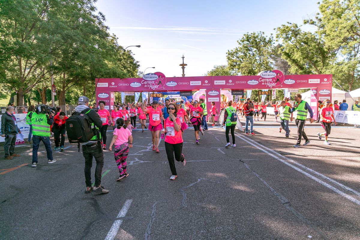 Carrera de la Mujer de Madrid - META, ARCO DERECHO (de 1:07:19 a 1:08:30)