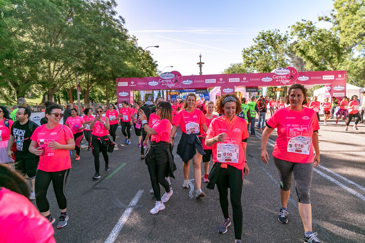 Carrera de la Mujer de Madrid - META, ARCO DERECHO (de 1:08:33 a 1:09:49)