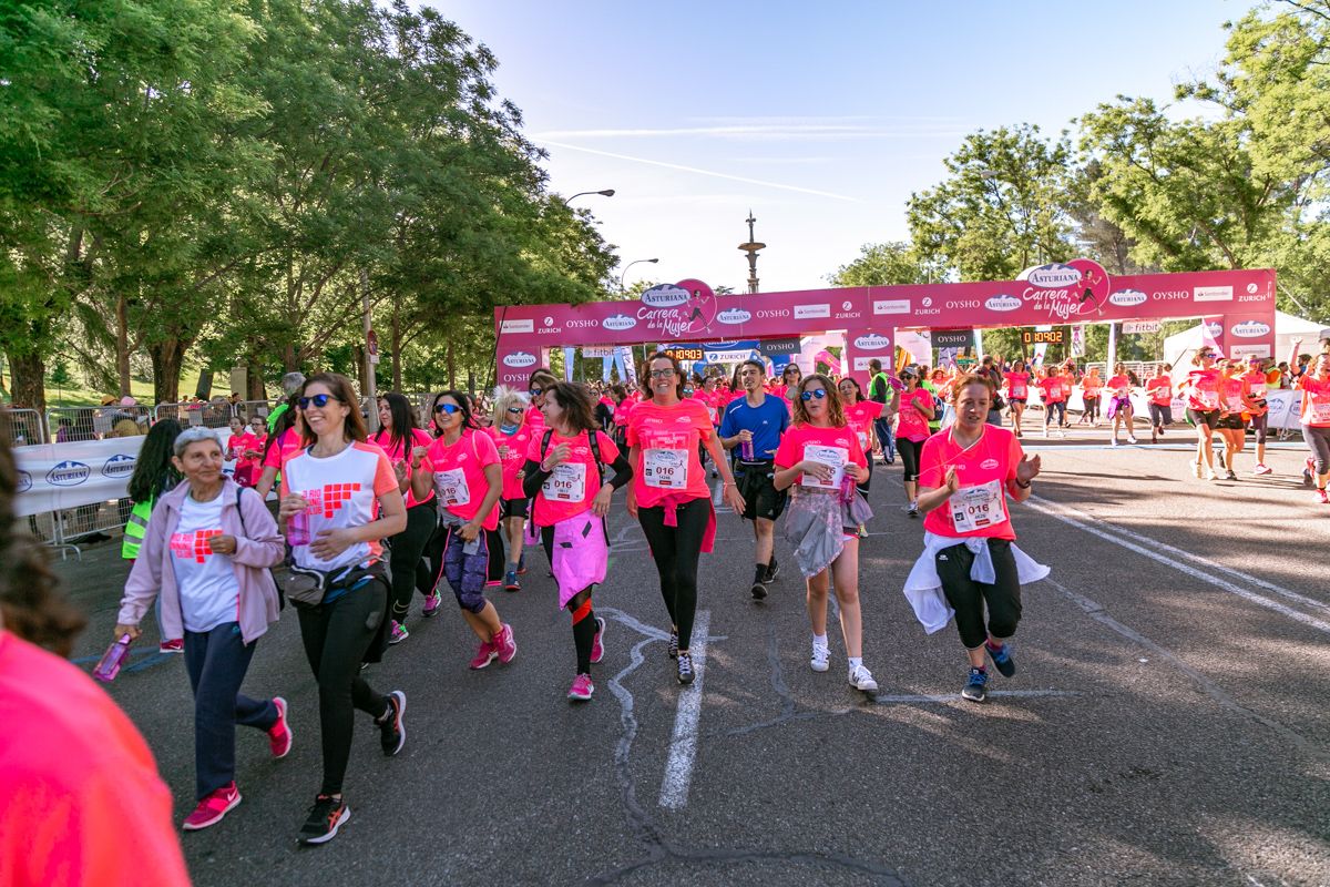 Carrera de la Mujer de Madrid - META, ARCO DERECHO (de 1:08:33 a 1:09:49)