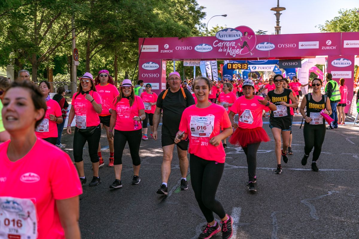 Carrera de la Mujer de Madrid - META, ARCO DERECHO (de 1:08:33 a 1:09:49)