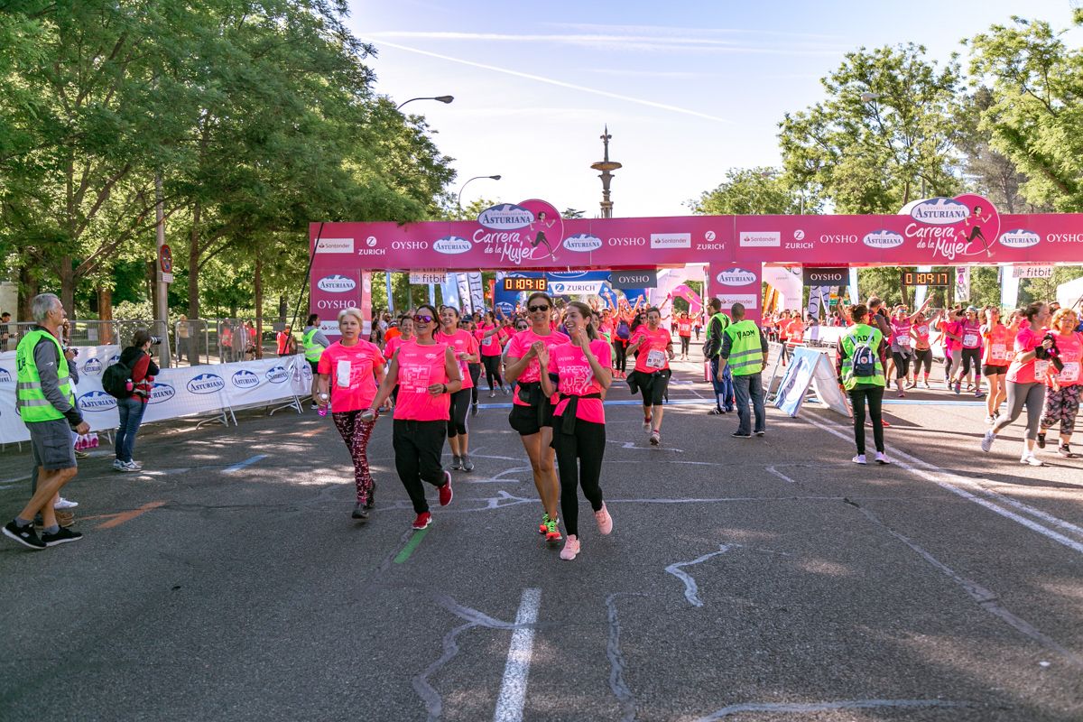 Carrera de la Mujer de Madrid - META, ARCO DERECHO (de 1:08:33 a 1:09:49)